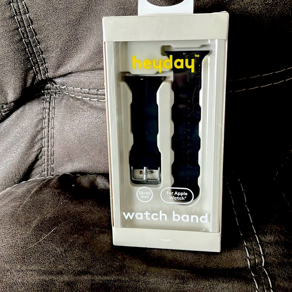 New in the box, Heyday brand black silicone Apple Watch band 38/40mm